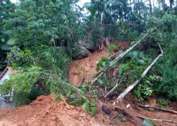 Defesa Civil de Jaraguá do Sul trabalha em área de deslizamento no Rio Molha
