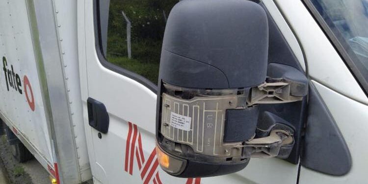 Após ser atingido por retrovisor de caminhão, homem morre na BR-101 em Joinville