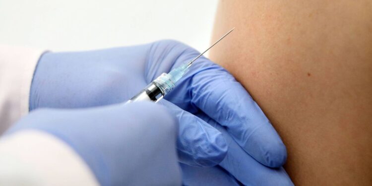 Anvisa divulga nota técnica sobre pós-vacinação em clínicas privadas