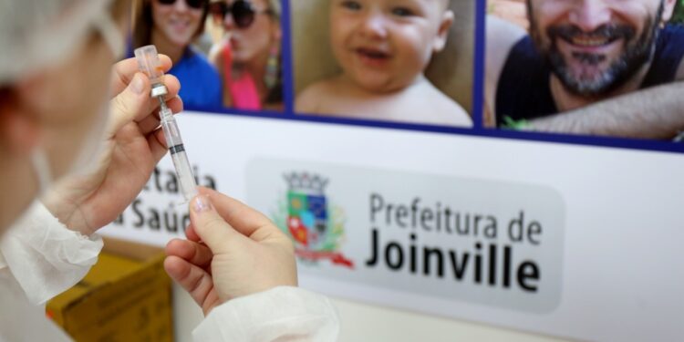 Mais de 3 mil pessoas foram vacinadas em Joinville