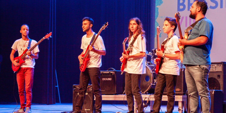 Cursos gratuitos de música e dança com inscrições abertas na SCAR