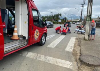 Homem fica ferido após colisão no Centro de Schroeder