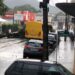 Ônibus é atingido por árvore que caiu na avenida Marechal Deodoro da Fonseca