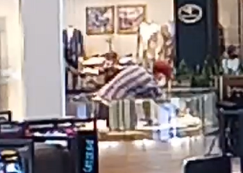 Vídeo: lojas de shopping de Joinville são assaltadas à mão armada