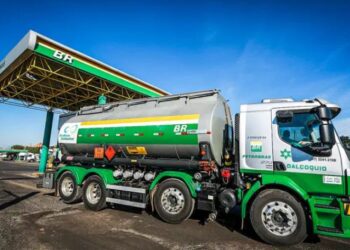 Petrobras sobe de novo preço da gasolina; aumento chega a 22% no ano