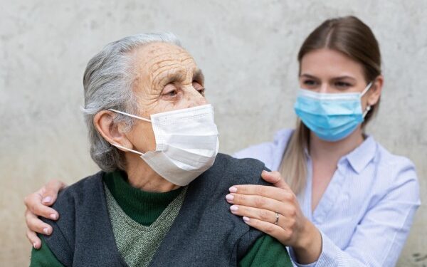 Idosos a partir dos 90 anos serão os próximos vacinados contra o coronavírus