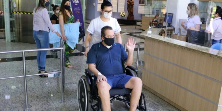 VÍDEO: Jaraguaense recebe alta depois de 70 dias internado devido à Covid-19