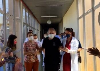 Depois de seis meses internado pela Covid-19, catarinense recebe alta do hospital