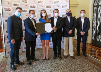 Governo de Santa Catarina oficializa posse de 723 novos professores efetivos para rede estadual