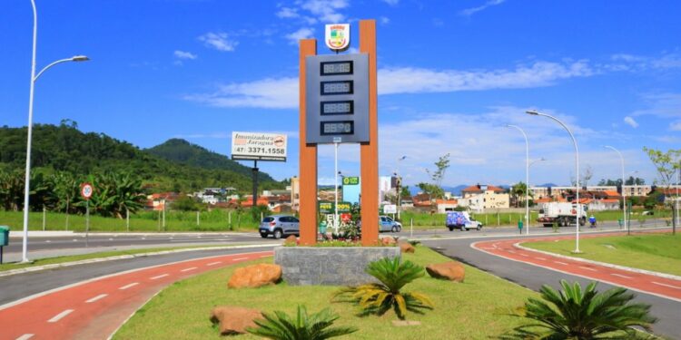 Novo relógio urbano irá integrar o paisagismo da Via Verde, em Jaraguá do Sul