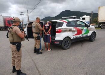 Dois homens são presos após tentativa de assalto em Guaramirim