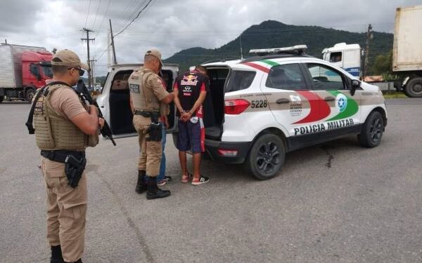 Dois homens são presos após tentativa de assalto em Guaramirim