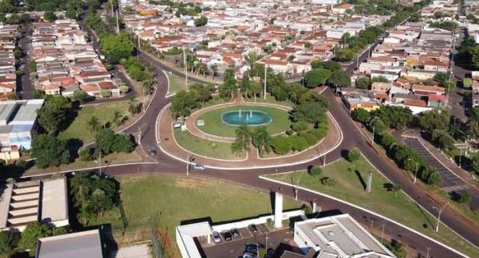 Cidade inteira em SP será vacinada para ver se controla transmissão da Covid