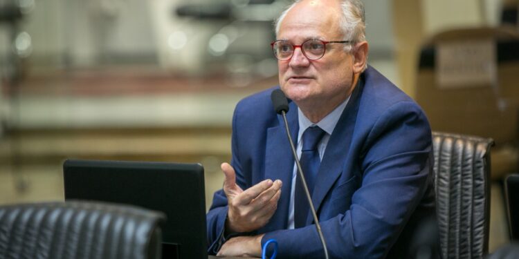 Vice-presidente da Comissão de Saúde pede mais arrojo e lockdown de 15 dias em SC