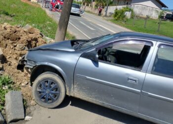 Acidente envolvendo dois carros é registrado em Schroeder
