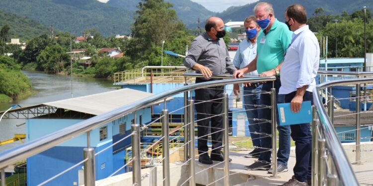 Joinville e Schroeder se espelham em Jaraguá do Sul na área de saneamento