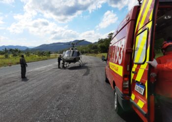 Águia da PM é acionado após homem cair em ribanceira em Schroeder