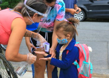 Pais não podem acompanhar os filhos até a sala de aula nas escolas municipais de Jaraguá do Sul