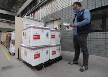 Vacinação em SC: Estado recebe mais 59,5 mil doses da vacina Oxford-AstraZeneca