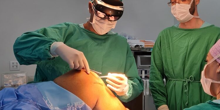 [VÍDEO] Médico de Jaraguá do Sul é destaque internacional ao usar a realidade ampliada