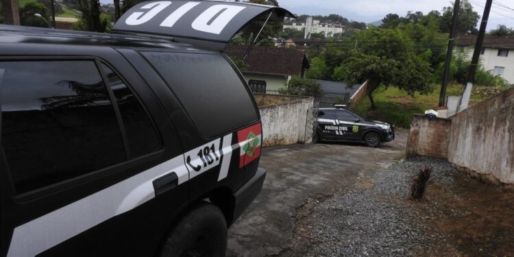 Operação da Polícia Civil contra roubos em residências faz três prisões em Joinville