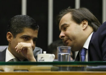 Rodrigo Maia ameaça sair do DEM e levar 40 parlamentares para outra sigla