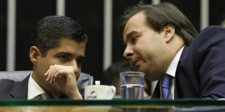 Rodrigo Maia ameaça sair do DEM e levar 40 parlamentares para outra sigla