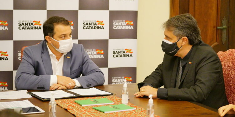 Antes de sair, Carlos Moisés anuncia auxílio emergencial a empreendedores impactados pela pandemia