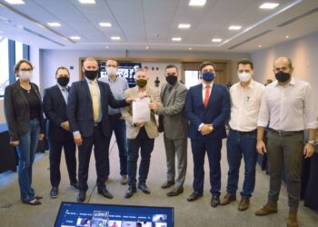 Municípios formalizam contrato e Sputnik pode chegar em um mês em Santa Catarina