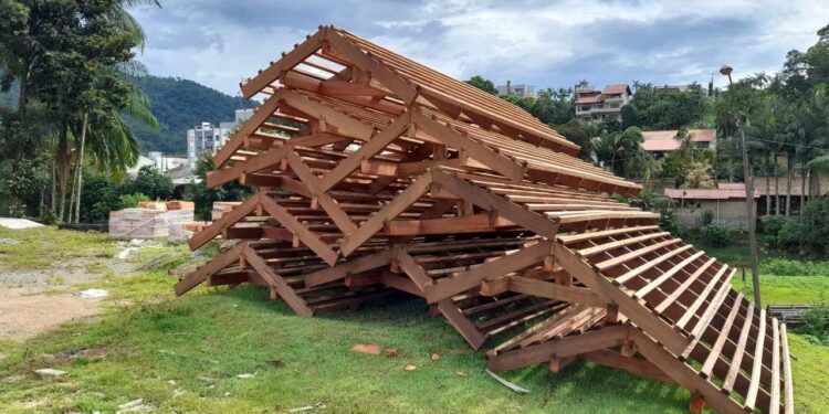 Prossegue a troca de abrigos de passageiros nos bairros de Jaraguá do Sul