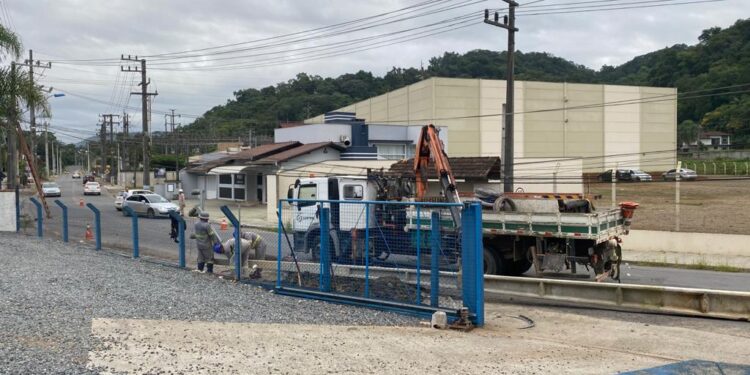 Vídeo: Acidente de trânsito compromete abastecimento de água em Guaramirim