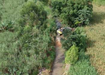 Defesa Civil de Jaraguá do Sul faz desassoreamento em trecho do Rio Cerro