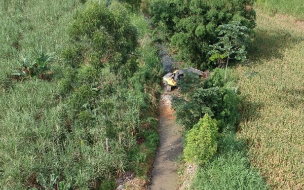 Defesa Civil de Jaraguá do Sul faz desassoreamento em trecho do Rio Cerro