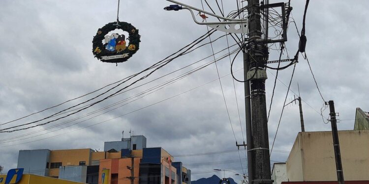 Cidade das Guirlandas: Guaramirim começa a receber decoração de Páscoa
