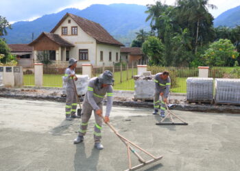 Prefeitura faz pavimentação de trecho tombado na Rua Eurico Duwe