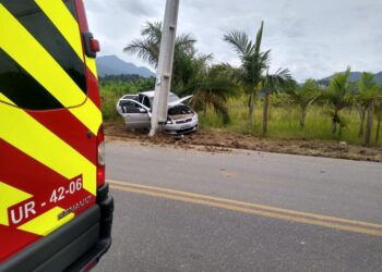 Homem bate contra poste após mal súbito em Schroeder