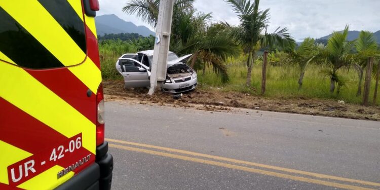 Homem bate contra poste após mal súbito em Schroeder