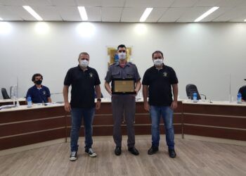 Bombeiros Voluntários de Guaramirim são homenageados em sessão na Câmara de Vereadores