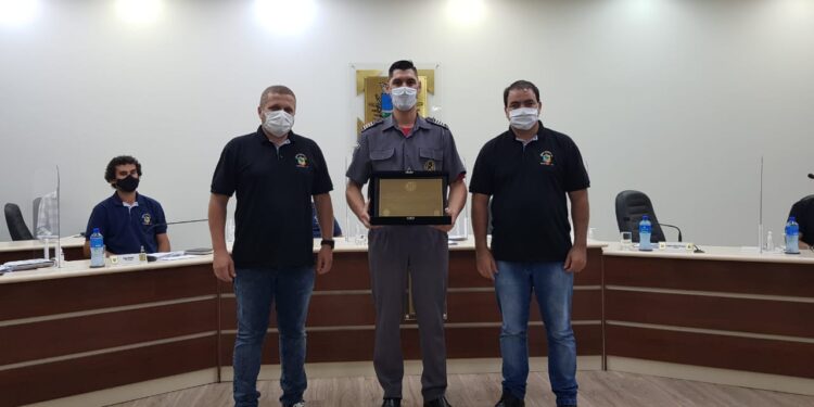 Bombeiros Voluntários de Guaramirim são homenageados em sessão na Câmara de Vereadores