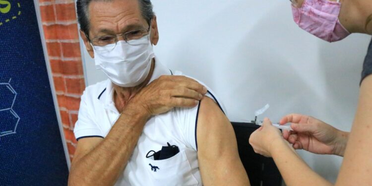 Jaraguá do Sul abre vacinação para idosos acima de 71 anos