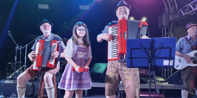 Acordeon em Jaraguá do Sul: da época de Escolástica Cercal aos dias atuais por Ademir Pfiffer – Historiador