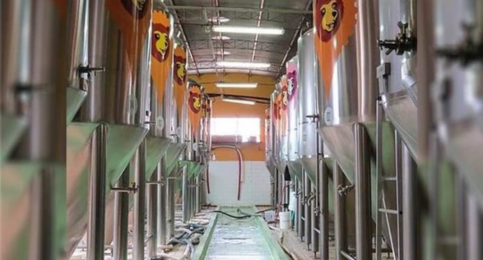 Ambev para parte da produção de cerveja para doar oxigênio a hospitais