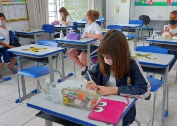 Cerca de 60 profissionais de educação de Jaraguá do Sul estão afastados por suspeita ou confirmação de coronavírus