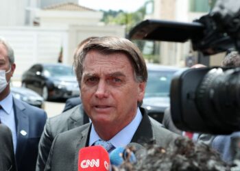 Bolsonaro admite que preço dos combustíveis deve subir nas próximas semanas