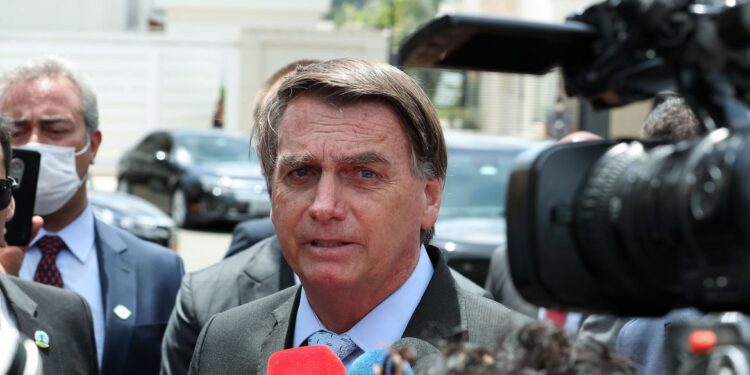 Bolsonaro admite que preço dos combustíveis deve subir nas próximas semanas