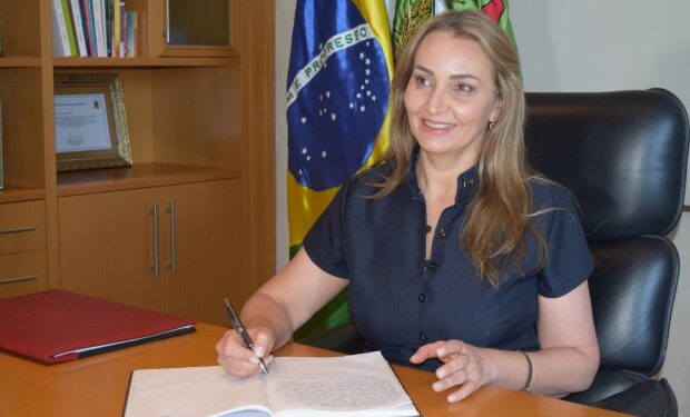 Governadora Daniela Reinehr toma posse oficialmente em Florianópolis