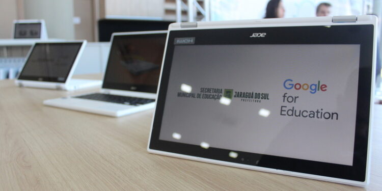 Educação de Jaraguá do Sul investe em novos equipamentos de tecnologia
