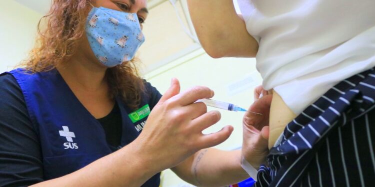 Jaraguá do Sul alerta vacinados contra Covid-19 sobre o prazo para a segunda dose