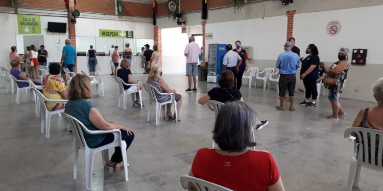 Aumenta a procura por vacina no Parque Municipal de Eventos, em Jaraguá do Sul