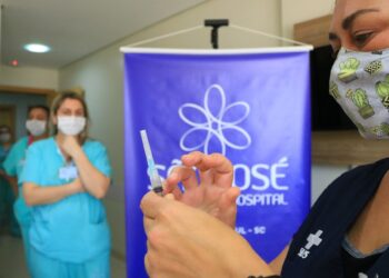 Jaraguá do Sul negocia compra de 60 mil doses da Sputnik